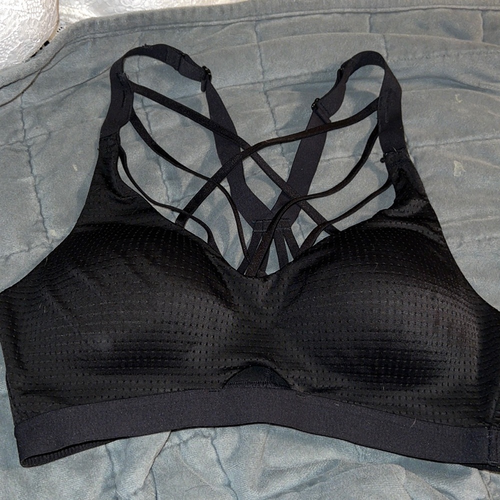 BNWOT Victoria’s Secret VSX Sport black sports bra
